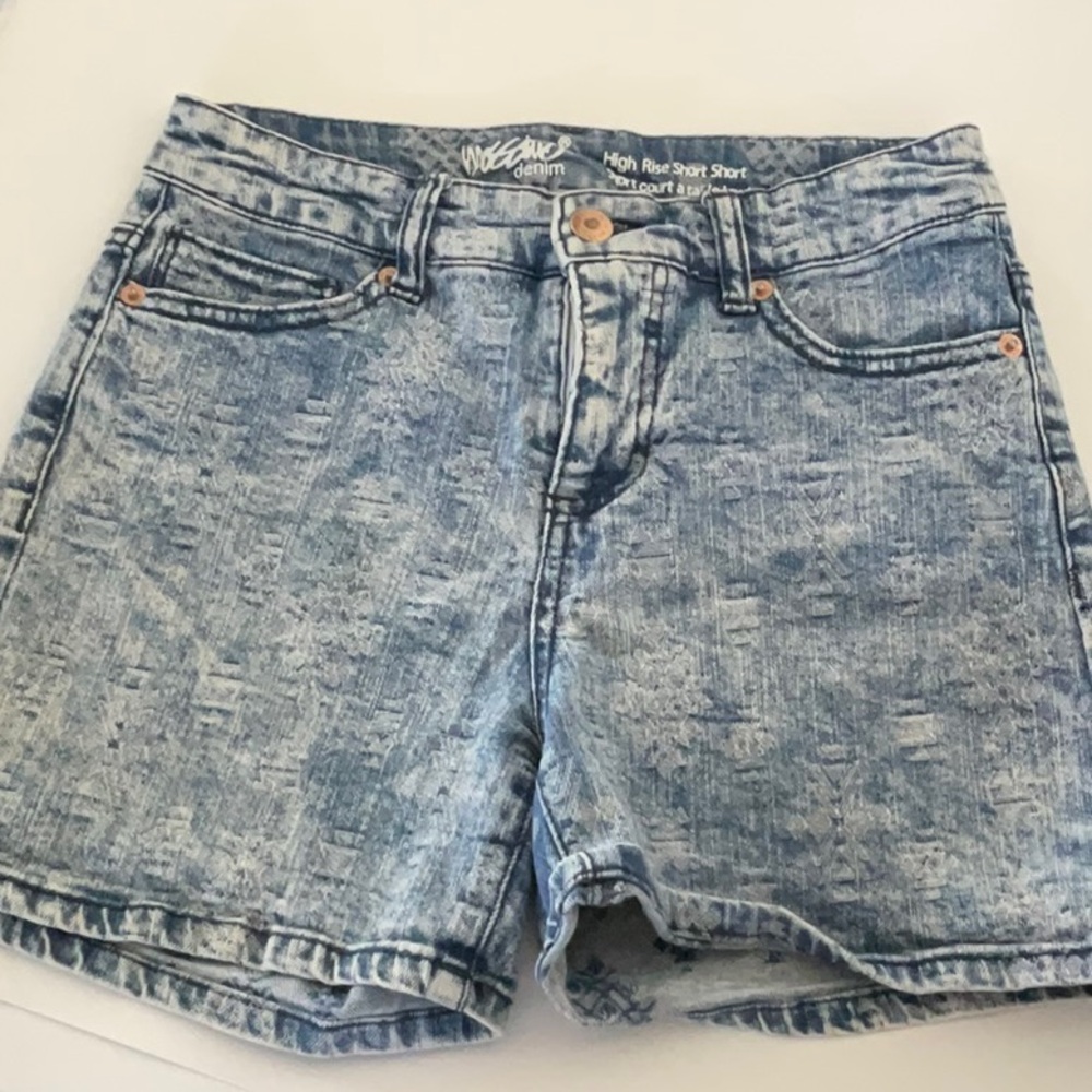 Size 6, blue jean Mossimo shorts